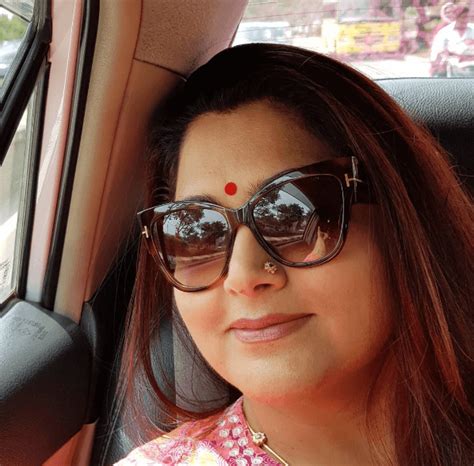 kushboo family details|Kushboo: Age, Height, Spouse, Family, Wiki & Intriguing Facts。